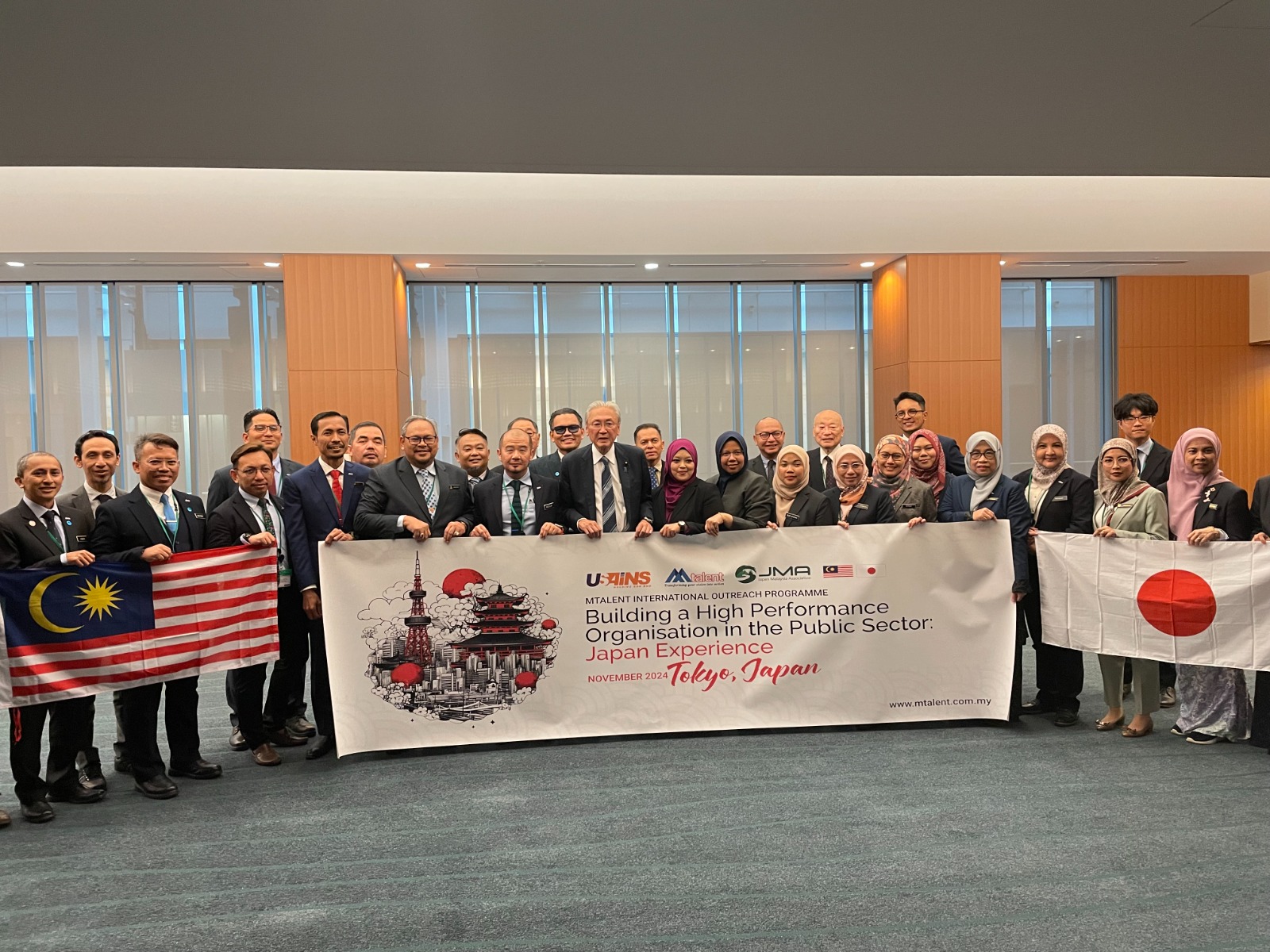 Group photo of Malaysian civil servants and JMA officials after the completion ceremony